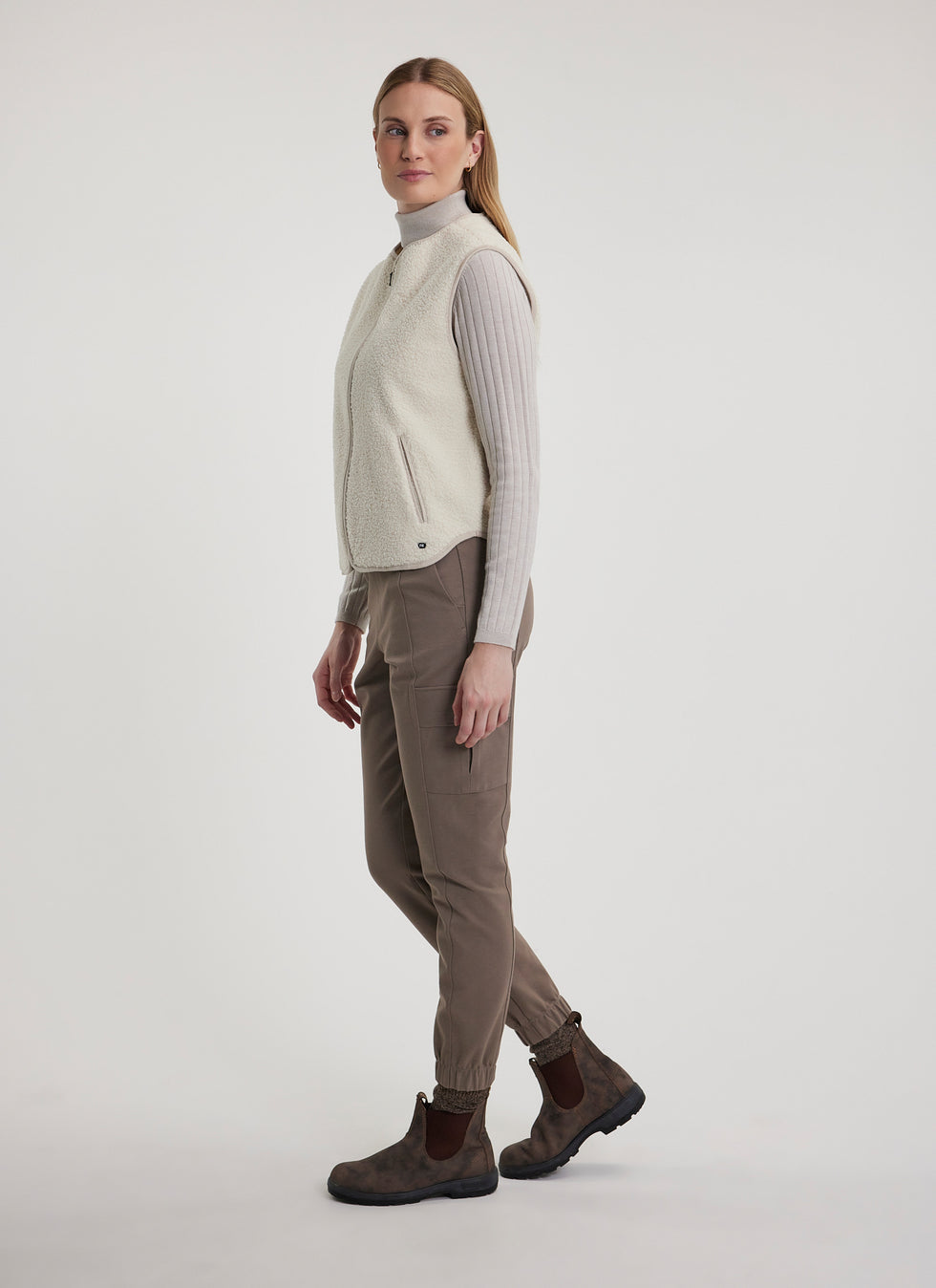 ICLYN SLEEVELESS VEST SHF36803-C